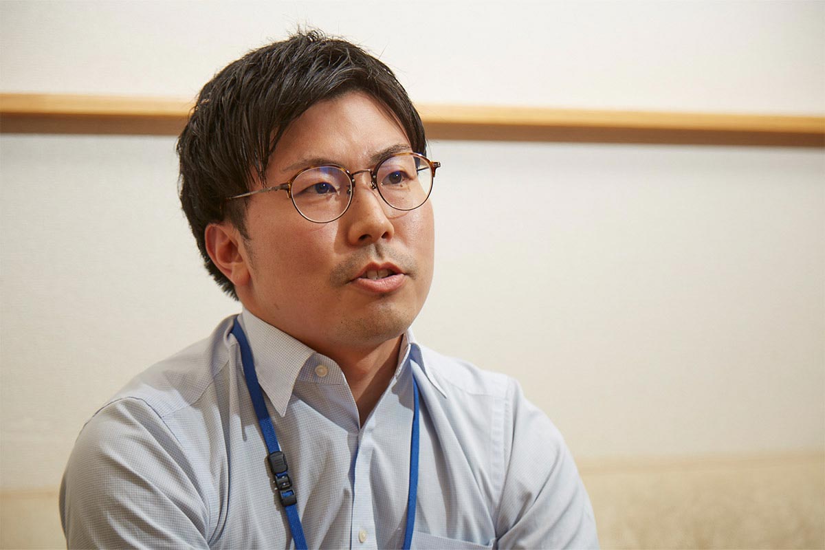 清水町商工観光課の高橋さん。移住促進協議会を立ち上げ、清水町の窓口となって移住希望者をトータルでサポートしている。