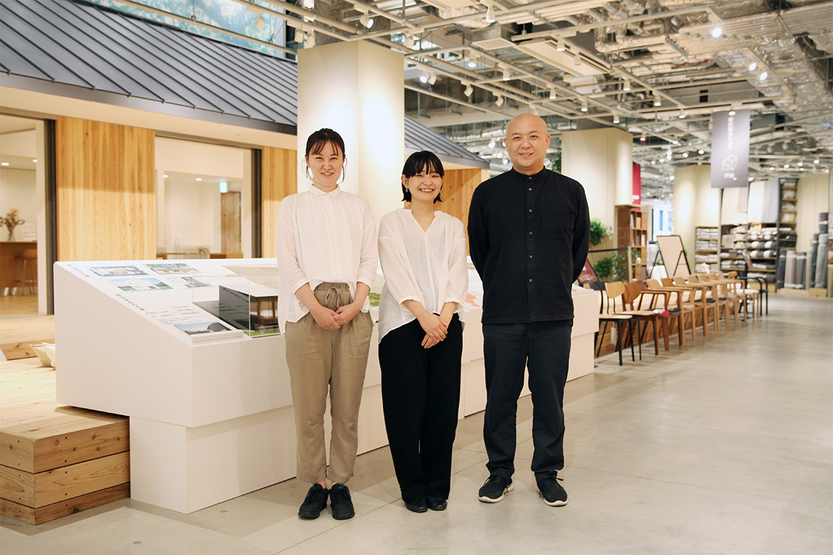 右から空間設計部・林部長、野元さん、村上さん。札幌がベースの北崎さんがくわわって清水町プロジェクトは4名のチームで動いている