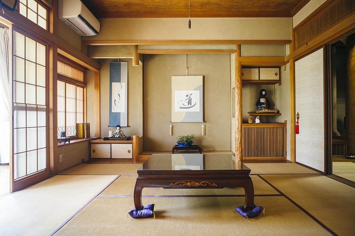宿泊スペースの部屋、引き戸や紙、畳など日本独特の物を好むゲストが多い