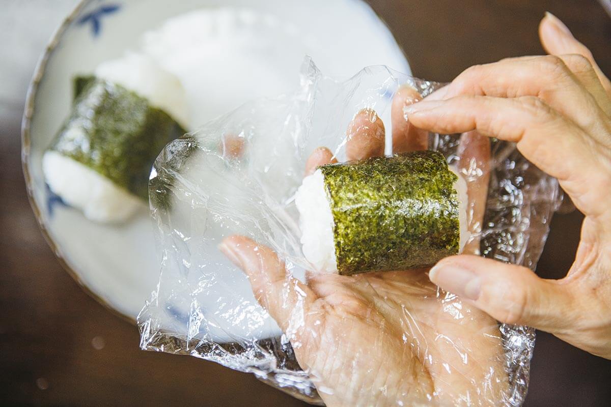 散歩に出かけるゲストにおにぎりを手渡すこともあるMakoさんのリスティング