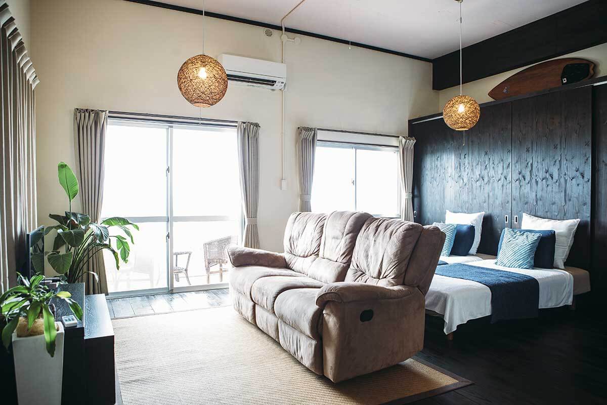 開放感のある空間に仕立てられたゲストルーム