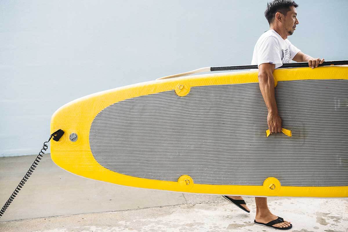 サーフボードなどを用意しゲストにも貸し出している