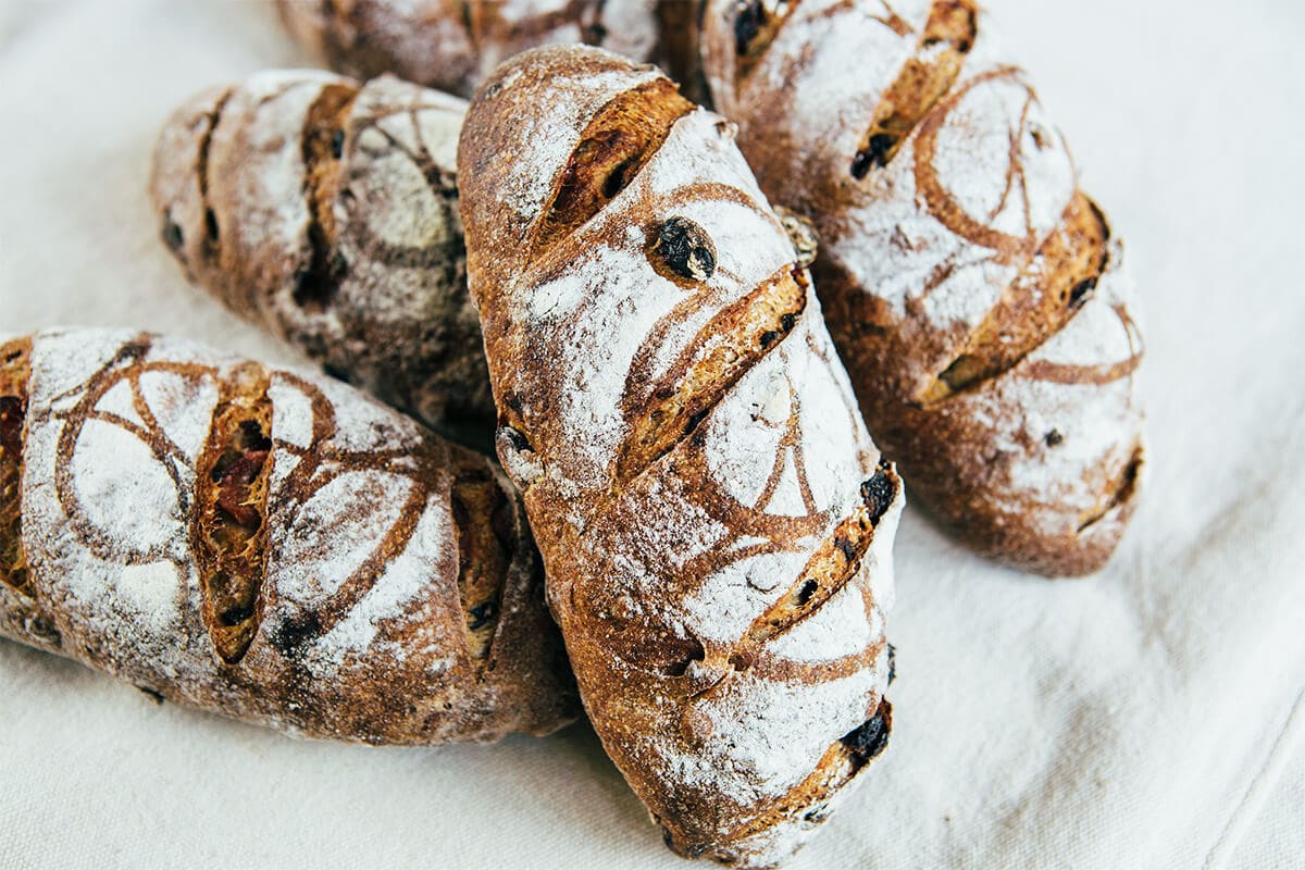 鎌倉の人気ベーカリー「パラダイスアレイ」とのコラボレーションによる自家製の天然酵母パン