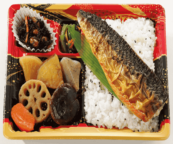 鯖の塩焼きと自社製煮物の弁当